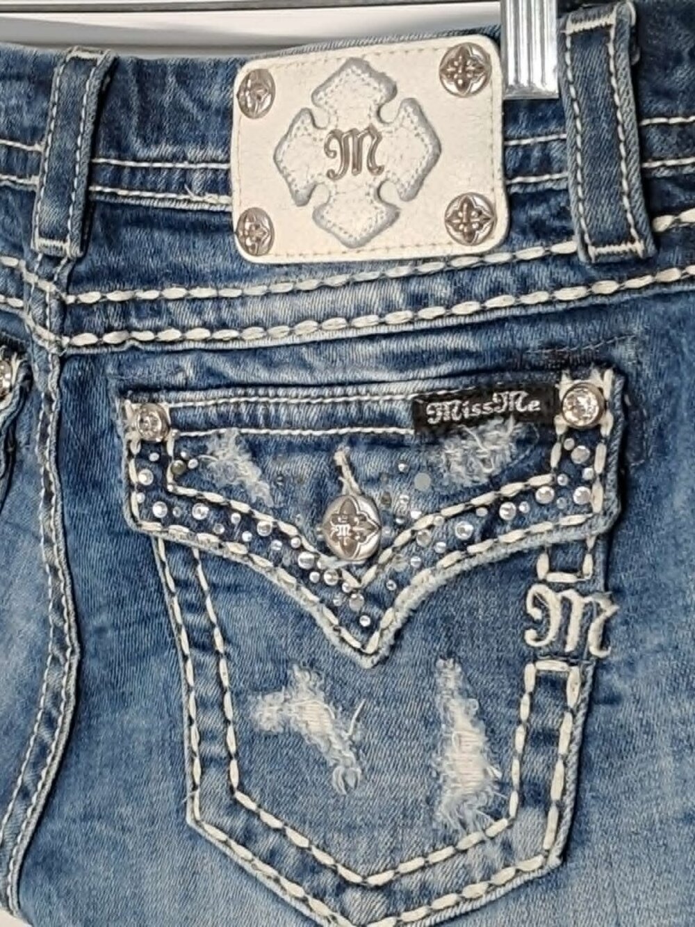 Miss Me Shorts Size 28 Low Rise Distressed Denim Embelished Rhinestone JE8154H - Picture 4 of 15